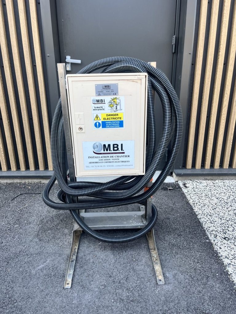 Location armoire de comptage conforme normes électriques